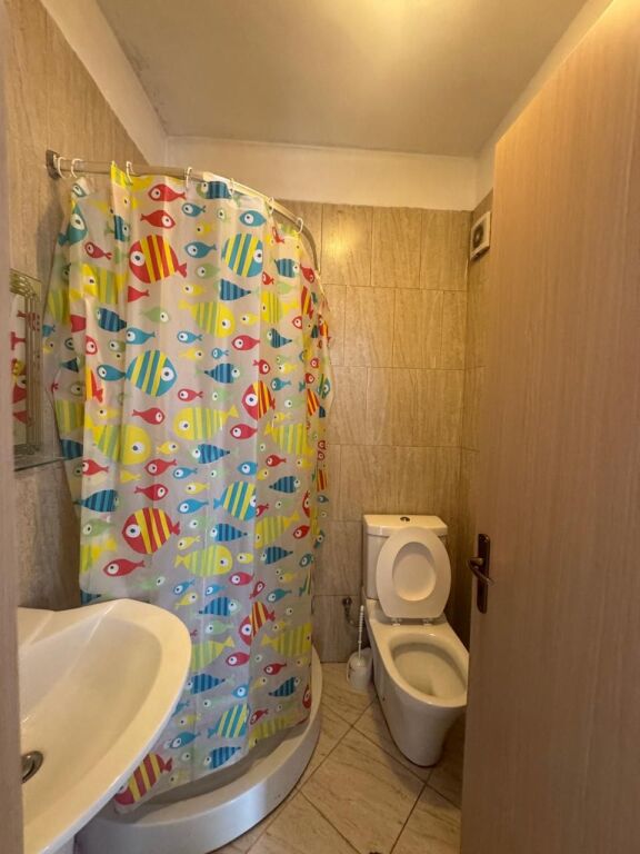 Apartament me qera 2+1+2 - 📍Ali Demi, prane burgut te grave