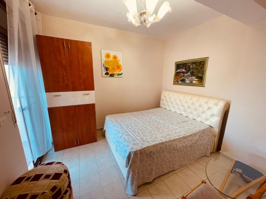 Jepet me qira apartament 2+1 në Rrugën e Portit, Durrës pet friendly