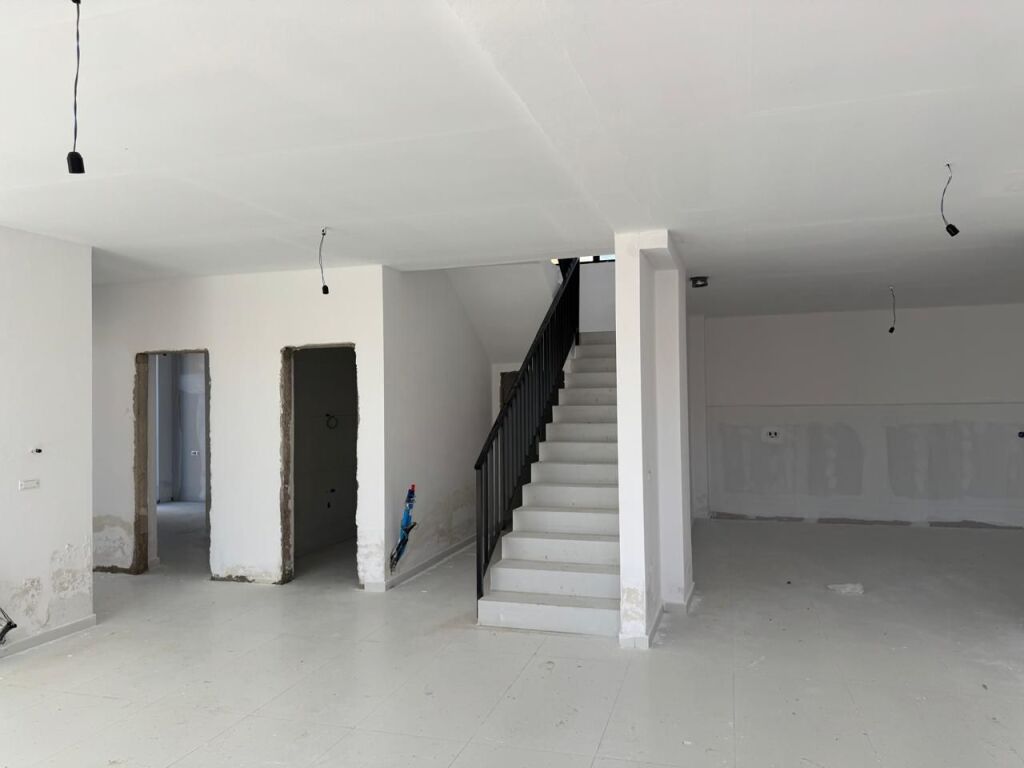 FOR SALE 2-STORY VILLA IN THE FARKA AREA, TIRANA