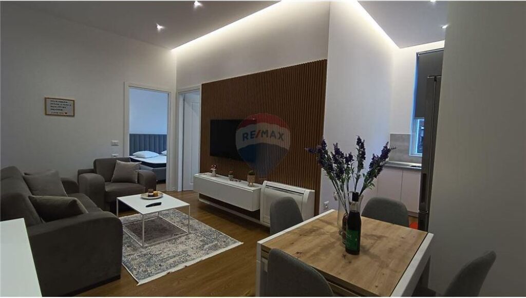 2+1 apartment for rent at the Embassy Block!