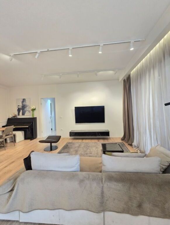 Shitet apartament 3+1+2 tek Kompleksi Delijorgji