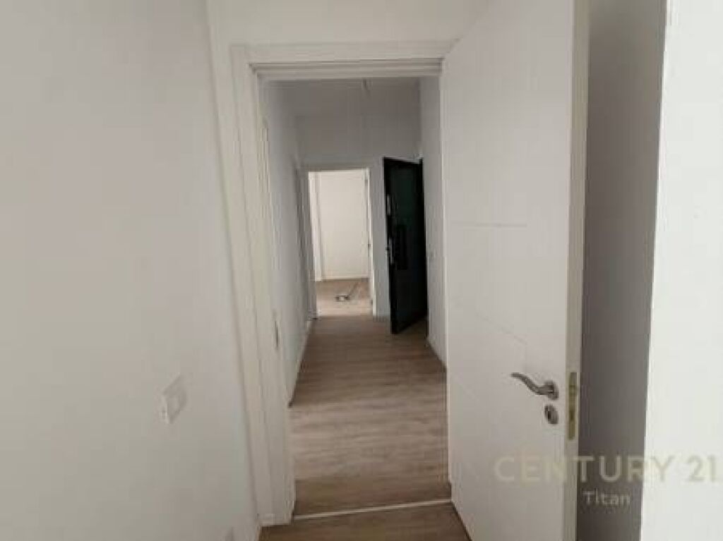 Apartament 2+1+ballkon ne shitje tek White Crown Residence ne Kamez