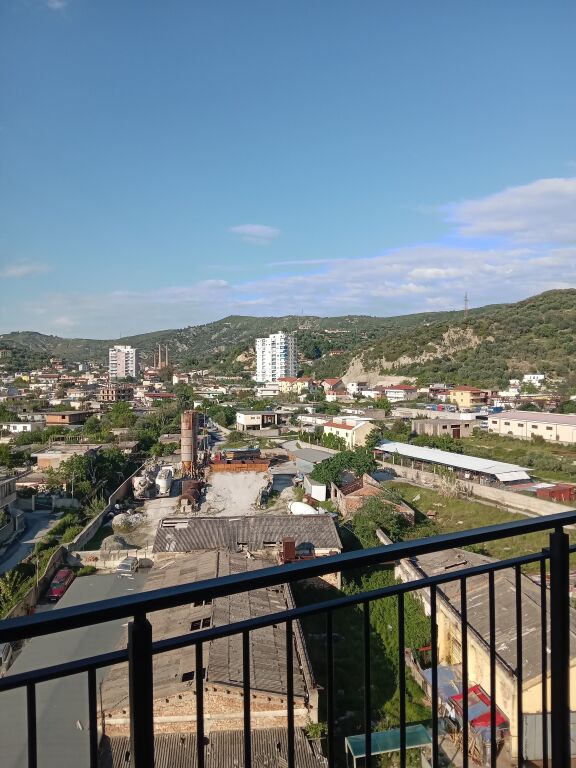 🏡 For Rent | Jepet me Qira – Apartament 2+1 Jepet me qira afatgjatë apartament 2+1, i sapomobiluar, i vendosur tek 🏨 Hotel Salvadore, Vlorë 🌊