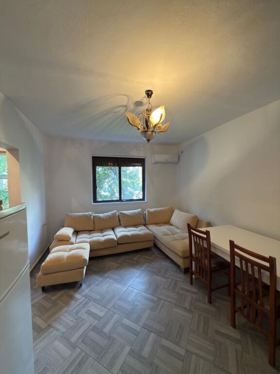 Appartamento 1+1 in vendita in Via Irfan Tomini vicino al Big market