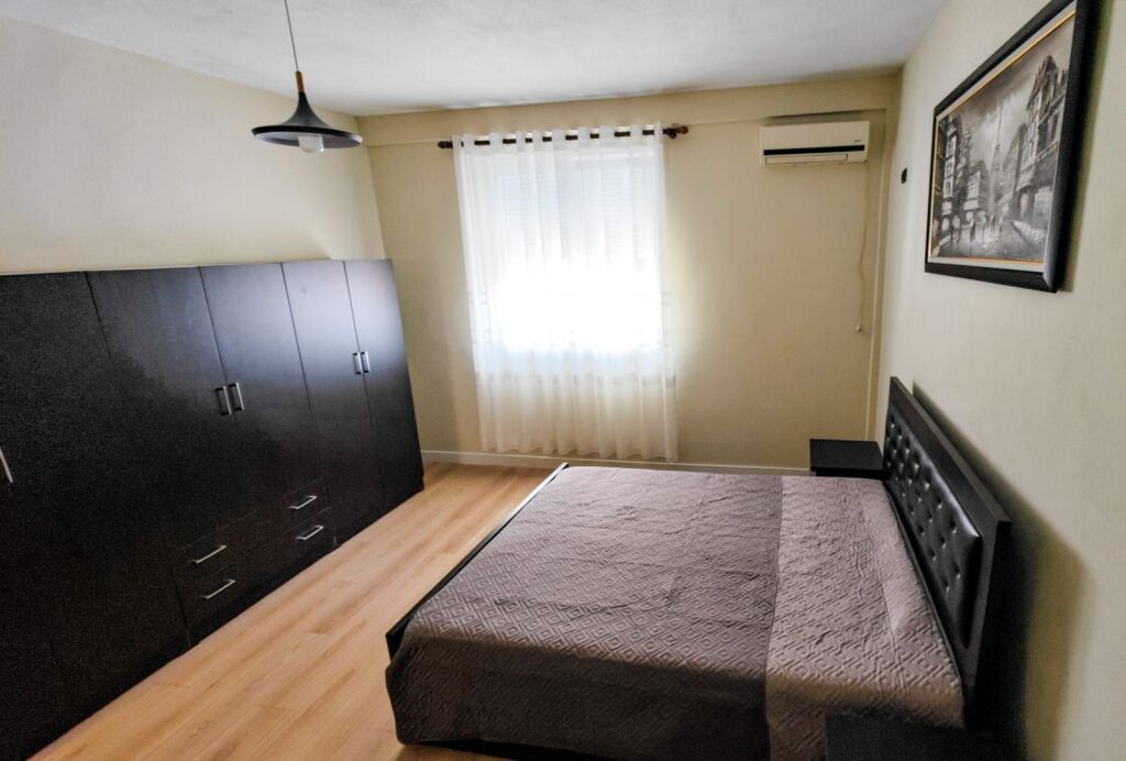 Jepet me qera 2+1 Rruga Besa pranë Bulevardit të ri