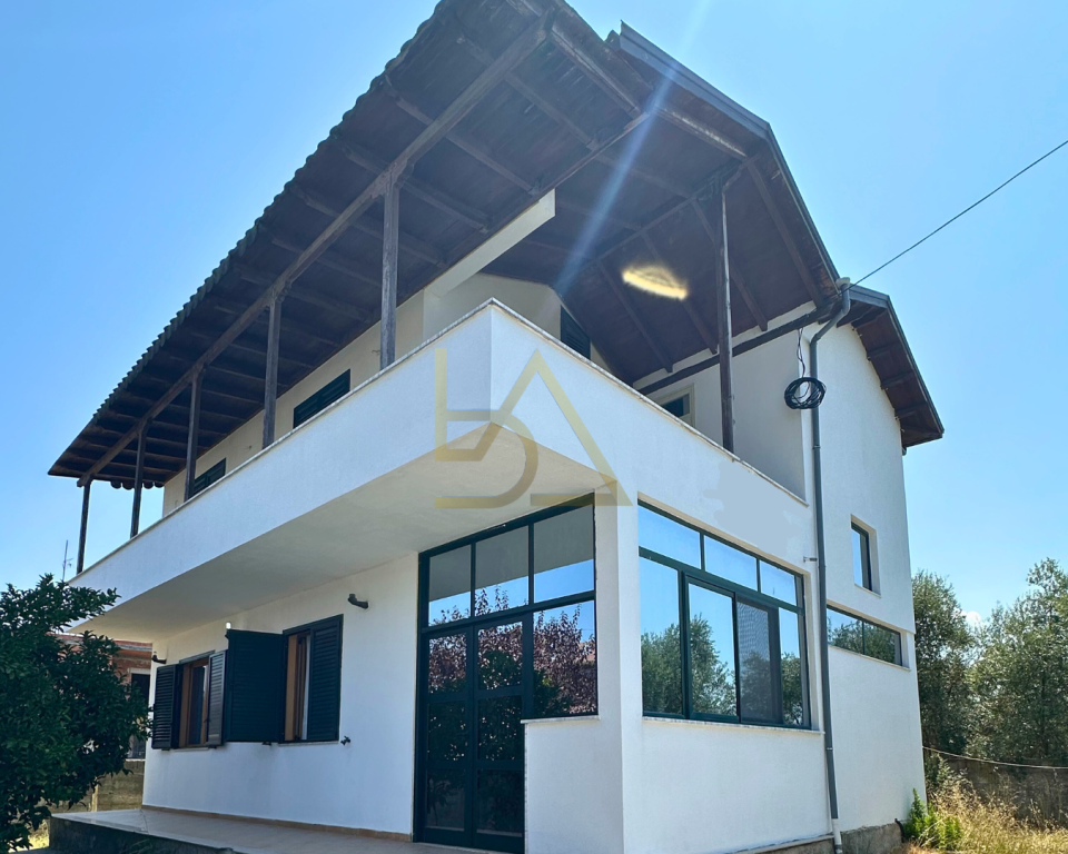 Villa in vendita – Durazzo, Via Unaza