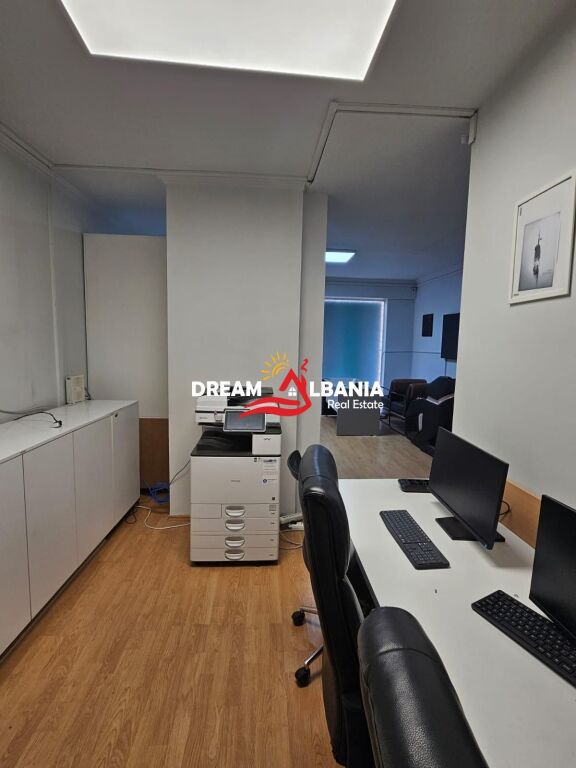 Ambient Biznesi tek Kristal Center ne Tirane (ID 42611533)