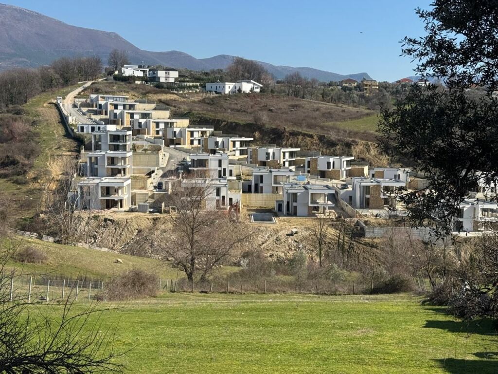 FOR SALE 2-STORY VILLA IN THE FARKA AREA, TIRANA