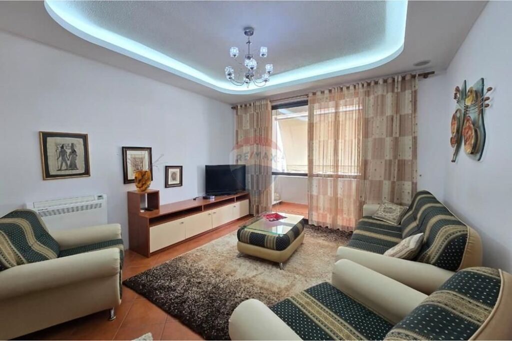 Apartament - Për Qira - Rruga Muhamet Gjollesha, Tiranë