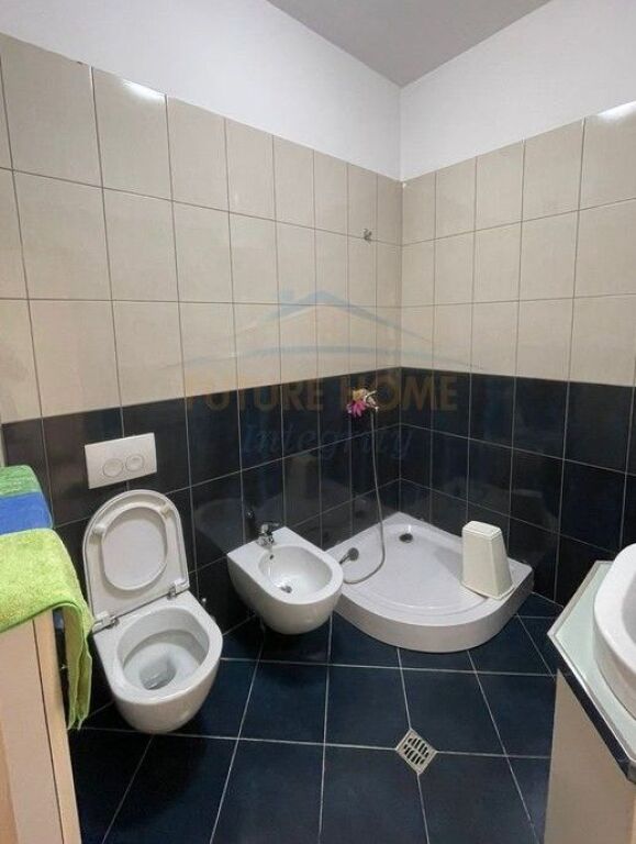 Affitto, Appartamento 2+1+2+Posto Auto, Comune di Parigi, Tirana.
