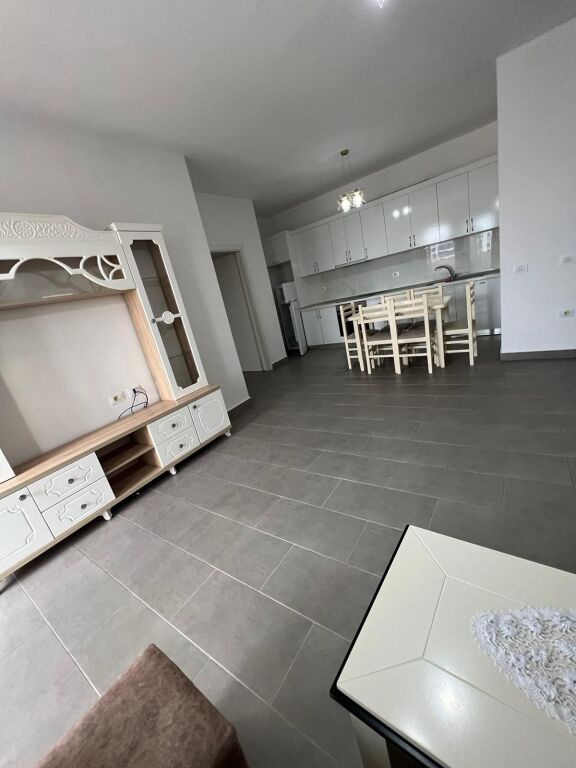 🏡 Shitet apartament 2+1 në Kamëz – gati për banim!