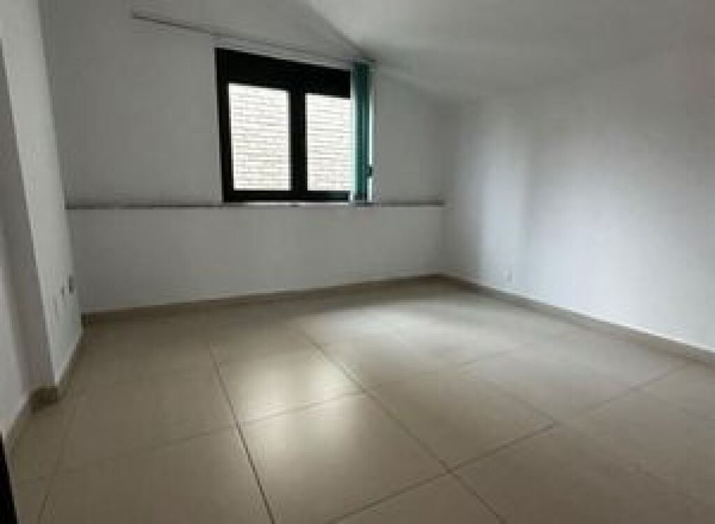 AMBIENTE SU 2 PIANI IN AFFITTO PER UFFICI 230 M2
