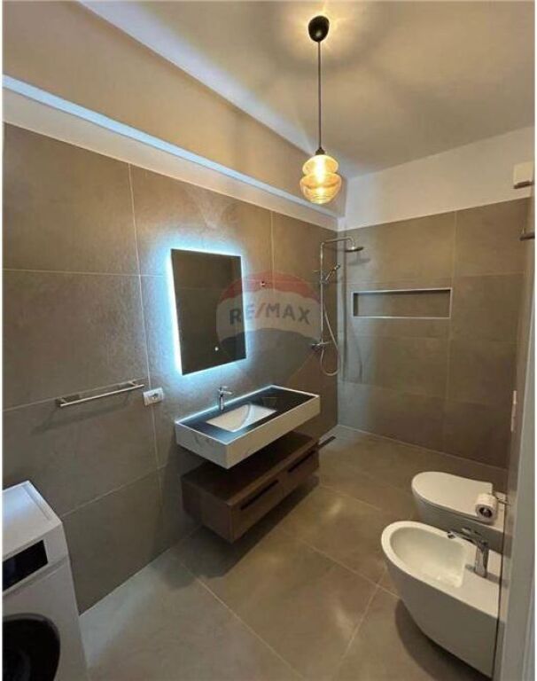 Jepet me qira apartament 1+1 ne Xhamllik