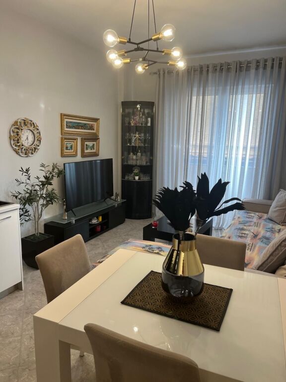 Apartament 1+1 me qira tek Globe- Rrg e Kavajes