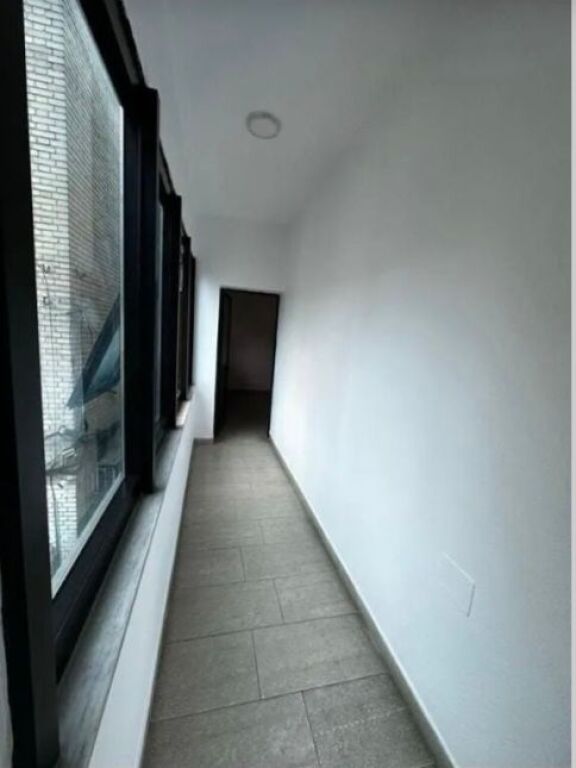 AMBIENTE SU 2 PIANI IN AFFITTO PER UFFICI 230 M2