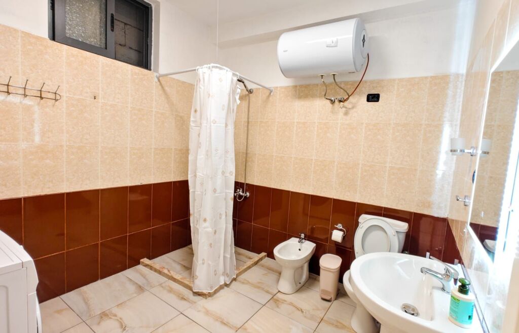 Jepet me qera 2+1 Rruga Besa pranë Bulevardit të ri