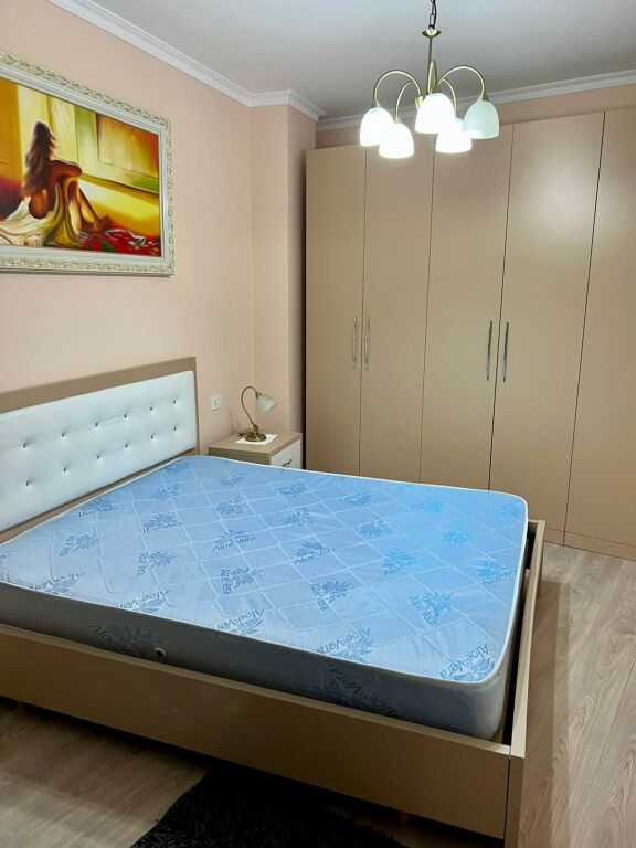 🏠 Jepet apartament me qira 1+1  📍 Adresa: Komplet Magneti, tek 21 Dhjetori💰 Çmimi: 50,000 lek/muaj