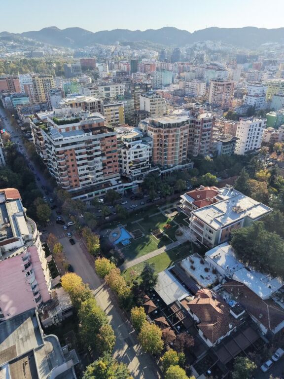 EDIFICIO MULTIFUNZIONALE IN VENDITA NEL CUORE DEL BLOK