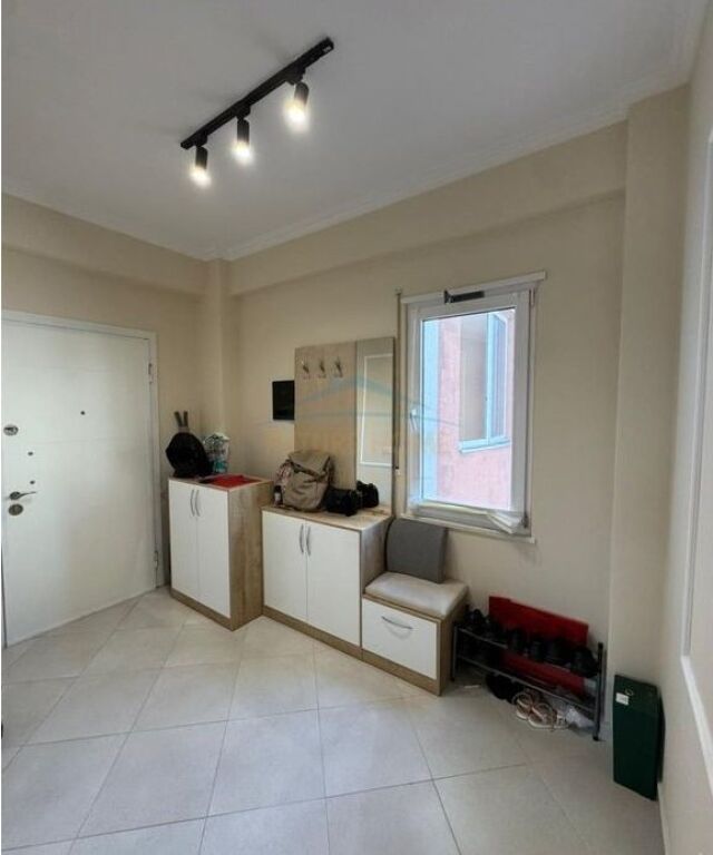 Qera, Apartament 2+1+2 + 2 Poste Parkimi, Liqeni i Thatë ,Tirane .