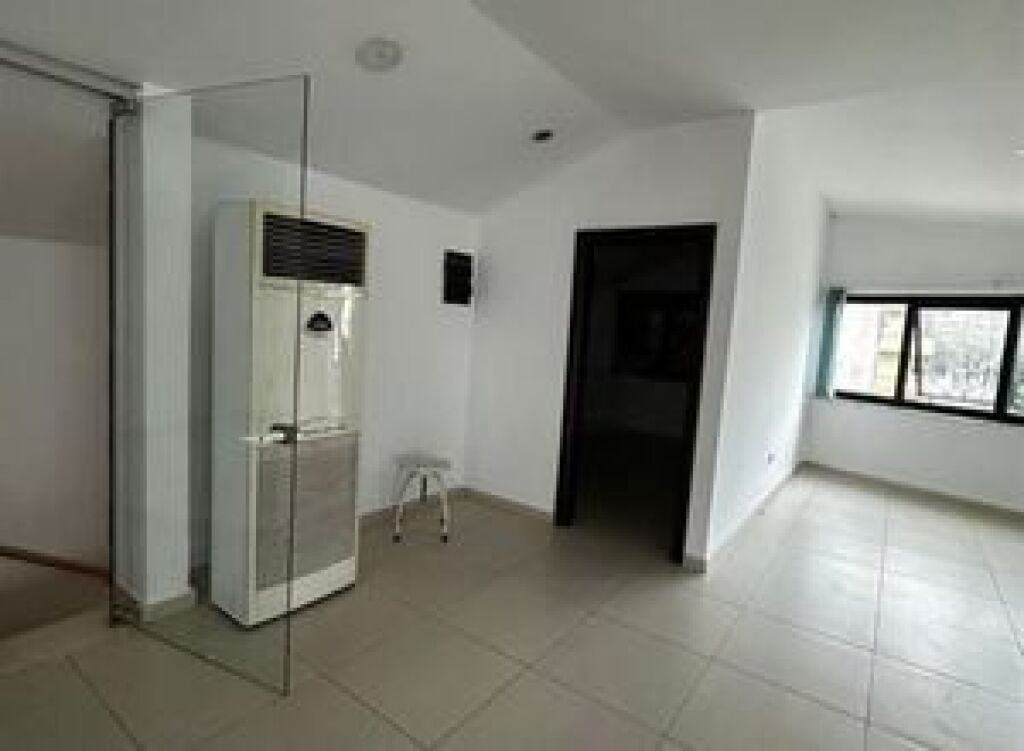 AMBIENTE SU 2 PIANI IN AFFITTO PER UFFICI 230 M2