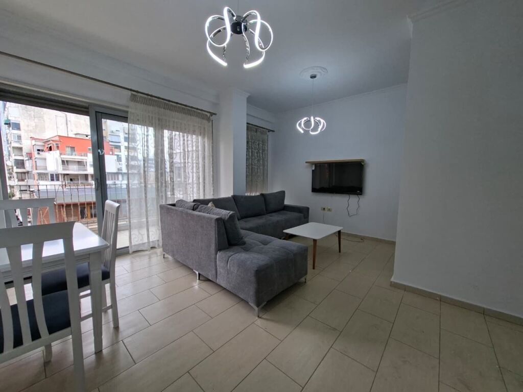 🏠 Me Qera: Super Apt. 1+1 &amp; 1 Bllk (📍Qendër - Rr. Kavajës)🔥 Super vendndodhje || 5 min nga Qendra | 80,000 Lekë / Muaj💶