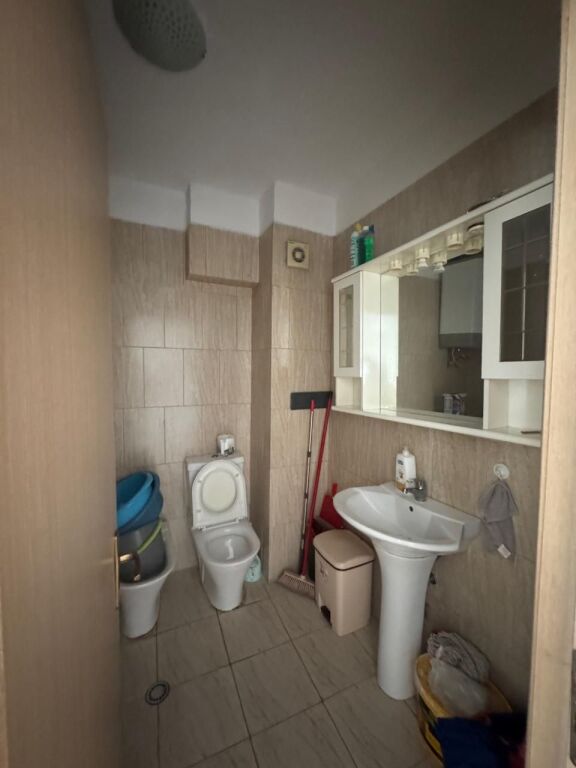 Apartament me qera 2+1+2 - 📍Ali Demi, prane burgut te grave