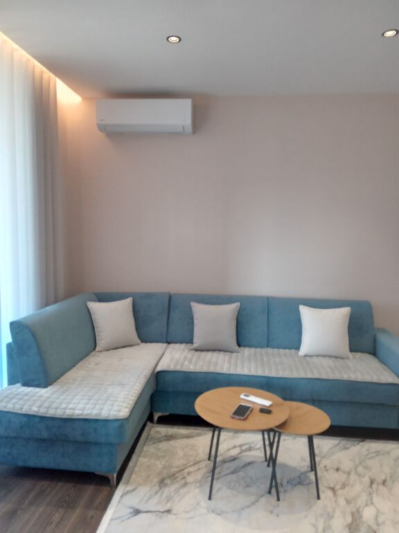 🏡 For Rent | Jepet me Qira – Apartament 2+1 Jepet me qira afatgjatë apartament 2+1, i sapomobiluar, i vendosur tek 🏨 Hotel Salvadore, Vlorë 🌊