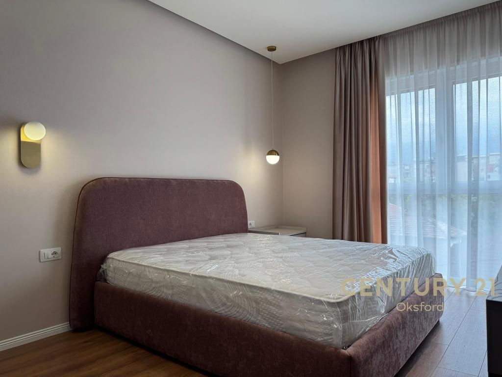 Apartament 1+1+Post Parkimi me qira te Shkolla e Kuqe