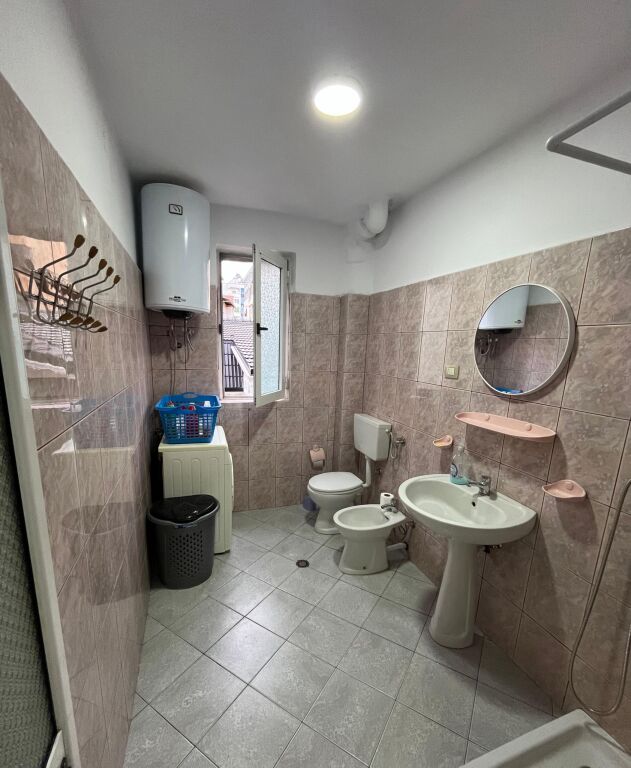 Affitto | Apartament 2 + 1 | Rruga Myslym Shyri | 750 €/mese