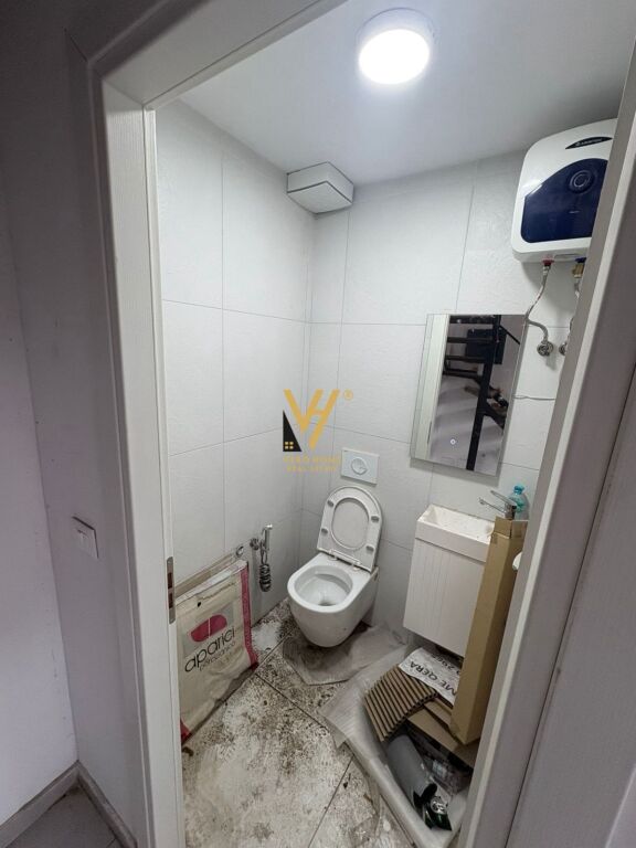 AFFITTASI NEGOZIO DUPLEX 32 M2 PRESSO IL COMUNE DI PARIGI 450 EURO