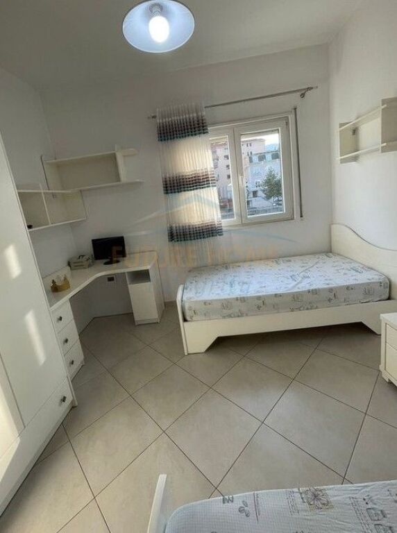 Affitto, Appartamento 2+1+2+Posto Auto, Comune di Parigi, Tirana.