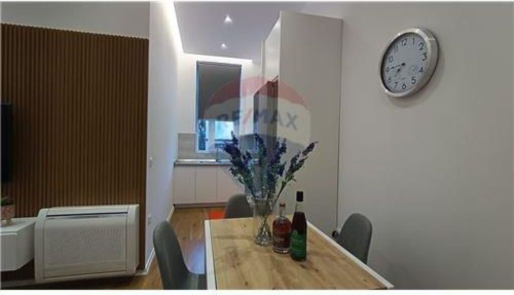 2+1 apartment for rent at the Embassy Block!