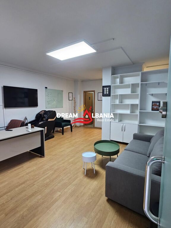 Ambient Biznesi tek Kristal Center ne Tirane (ID 42611533)