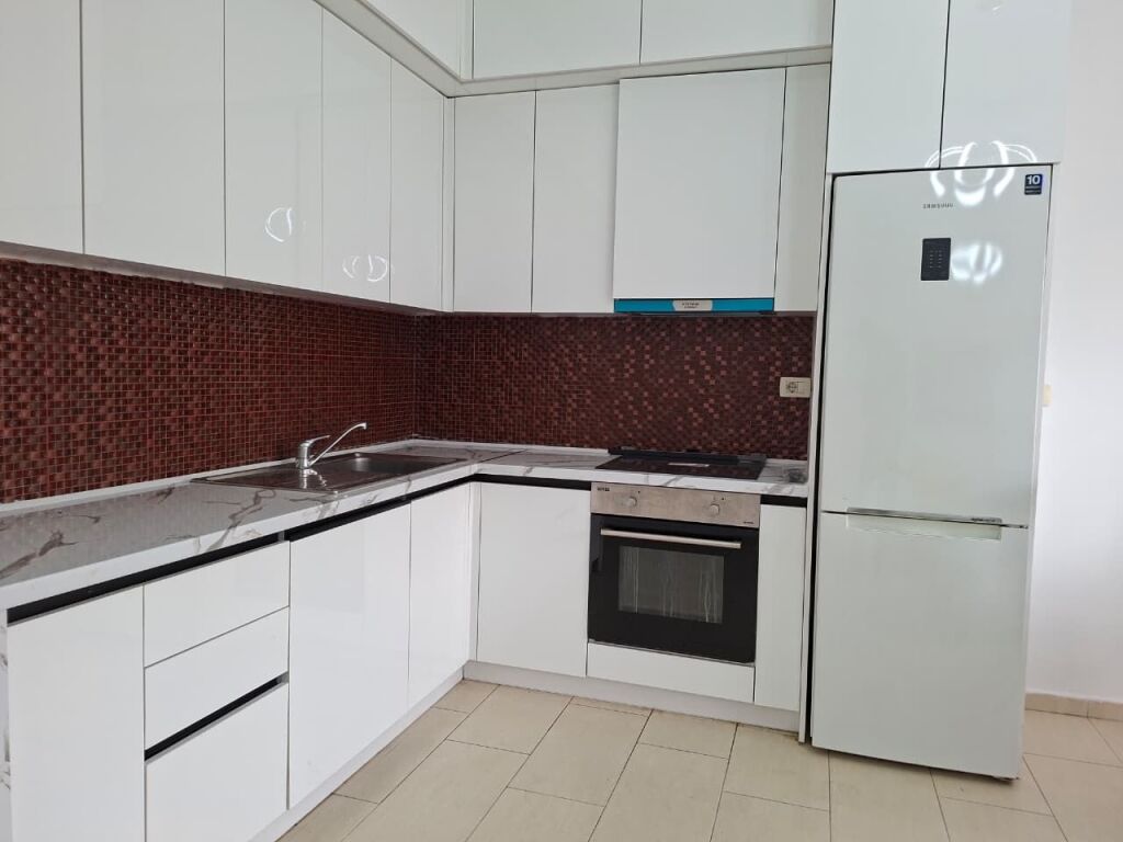 🏠 Me Qera: Super Apt. 1+1 &amp; 1 Bllk (📍Qendër - Rr. Kavajës)🔥 Super vendndodhje || 5 min nga Qendra | 80,000 Lekë / Muaj💶