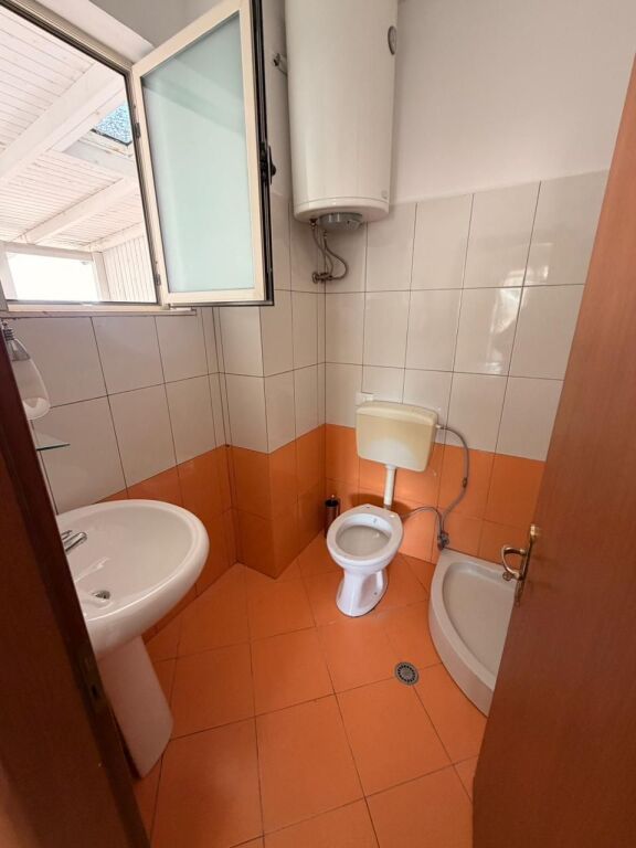 VENDESI APPARTAMENTO 3+1+2 VICINO AL MUSEO DEI MARTIRI, DURRËS