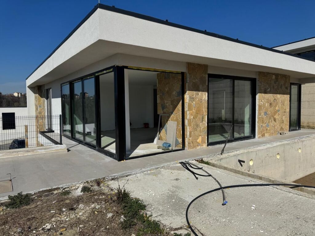 FOR SALE 2-STORY VILLA IN THE FARKA AREA, TIRANA