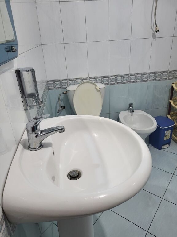 Affittasi 2+1+1 ASTIR VICINO VERO CAFFÈ 450 mila lek