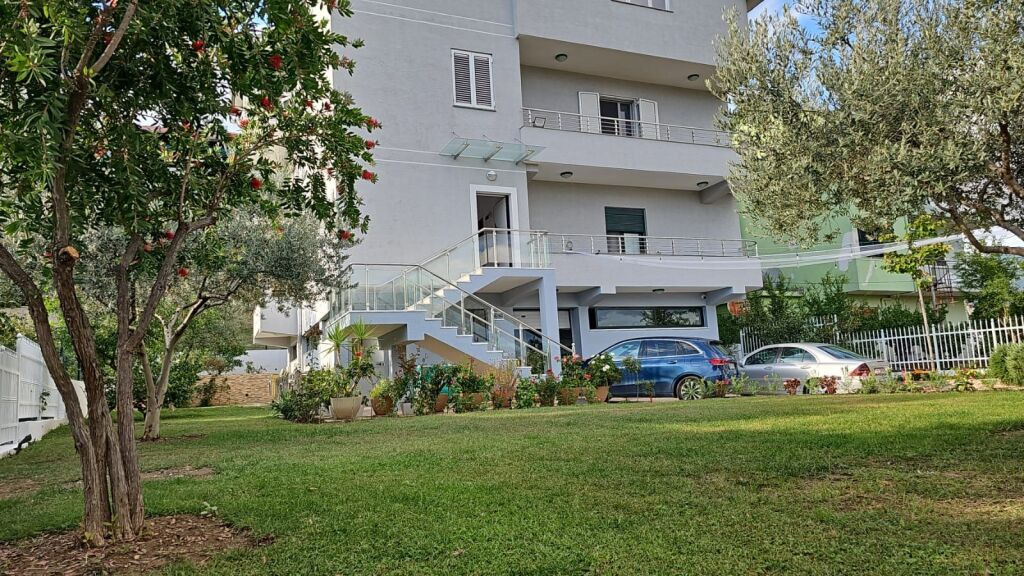 Apartment 3+1+2 In Sauk