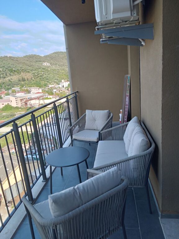 🏡 For Rent | Jepet me Qira – Apartament 2+1 Jepet me qira afatgjatë apartament 2+1, i sapomobiluar, i vendosur tek 🏨 Hotel Salvadore, Vlorë 🌊
