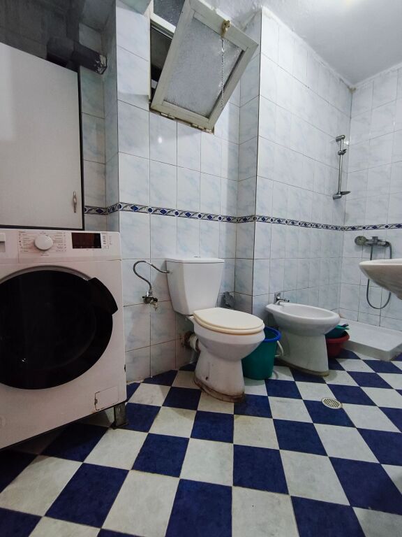 Apartament 65 m² plotësisht i mobiluar me ballkon në Durrës (Zona e Plazhit)