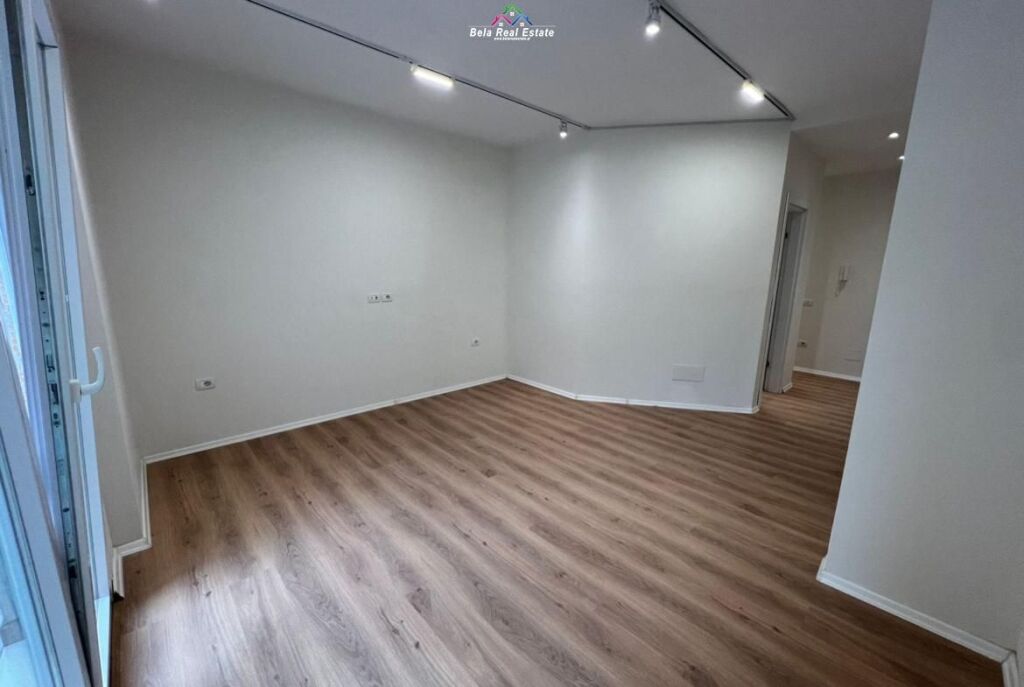 Zyre Me Qera 3+1 Tek Pazari i Ri (ID BZ2944) Tirane