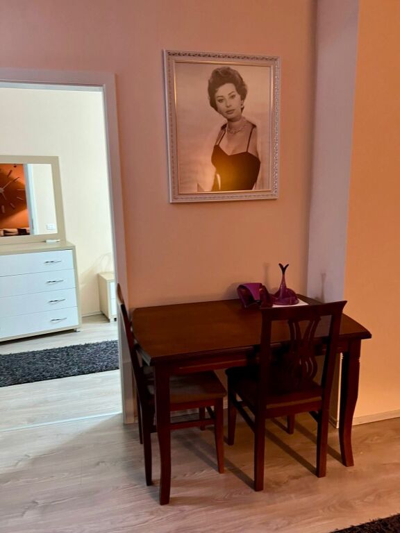 🏠 Jepet apartament me qira 1+1  📍 Adresa: Komplet Magneti, tek 21 Dhjetori💰 Çmimi: 50,000 lek/muaj