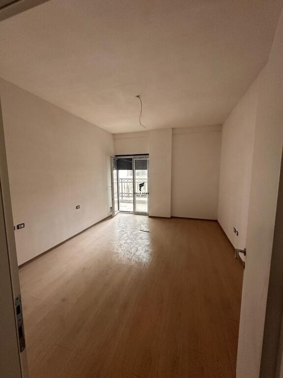 SHITET APARTAMENT 2+1+2 SAUK 205.000 EURO FH-72883