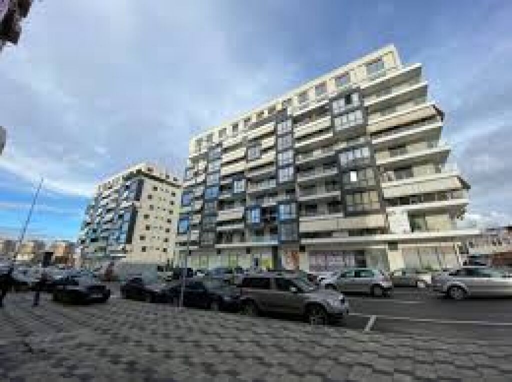 Shitet apartament 2+1, 21 Dhjetori