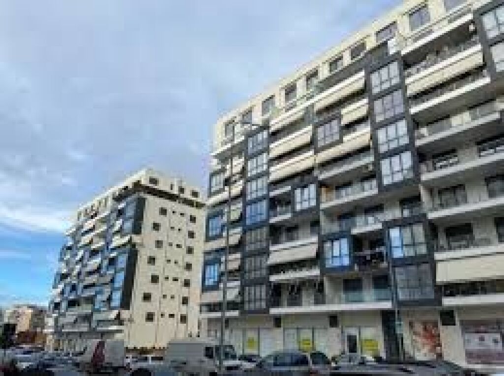 Shitet apartament 2+1, 21 Dhjetori