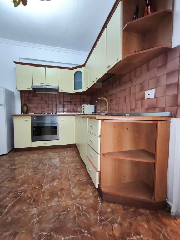 Apartament 65 m² plotësisht i mobiluar me ballkon në Durrës (Zona e Plazhit)