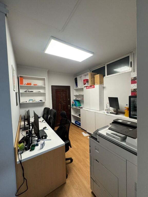 📣 QERA Ambient Zyre 📍 Komuna e Parisit 🛣️ Rruga "Tish Daija" ✨  🏢 Ndertim i Ri
