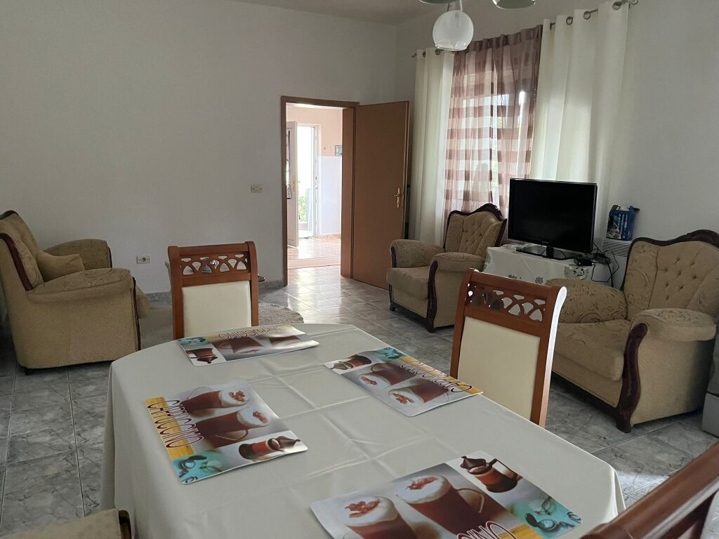 Affitto | Shtëpi private 1 + 1 | Tregu Elektrik | 450 €/mese