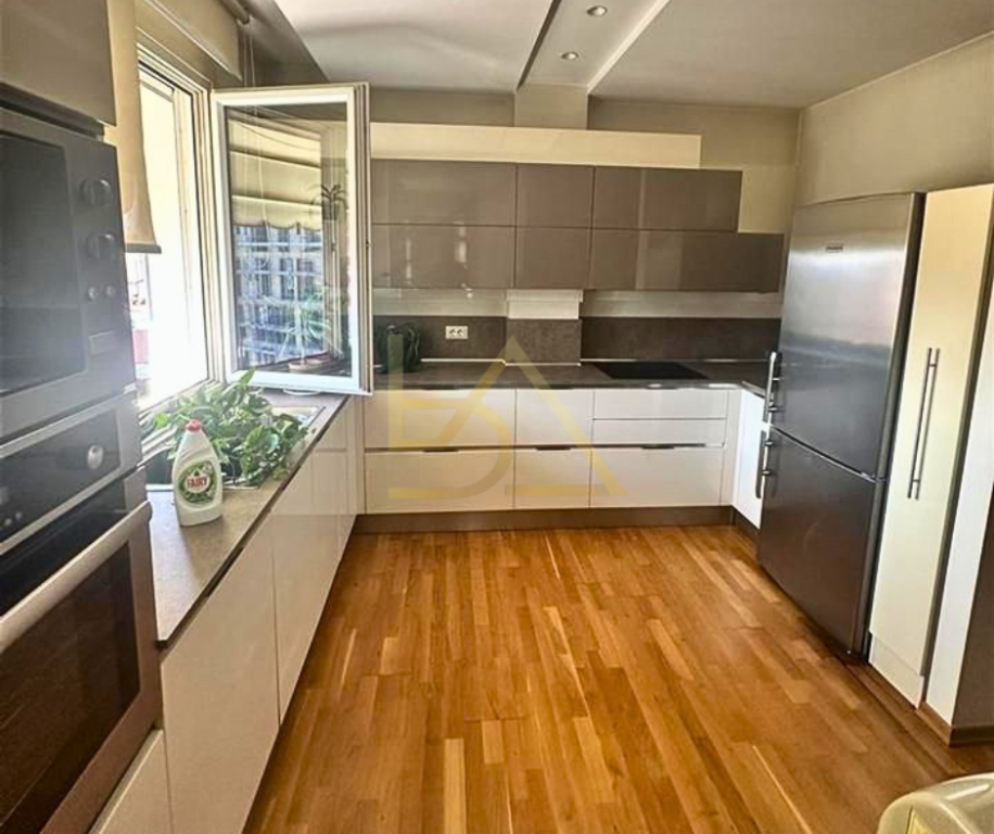 Ufficio Moderno in Affitto – Bllok, Tirana