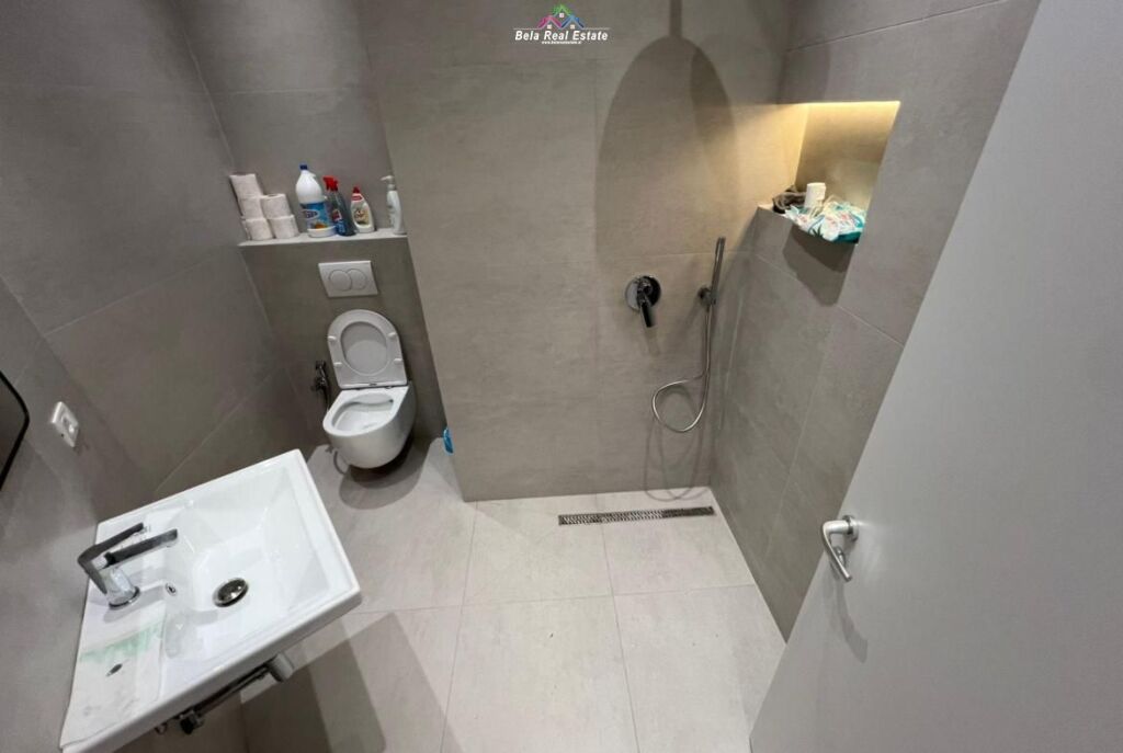 Zyre Me Qera 3+1 Tek Pazari i Ri (ID BZ2944) Tirane